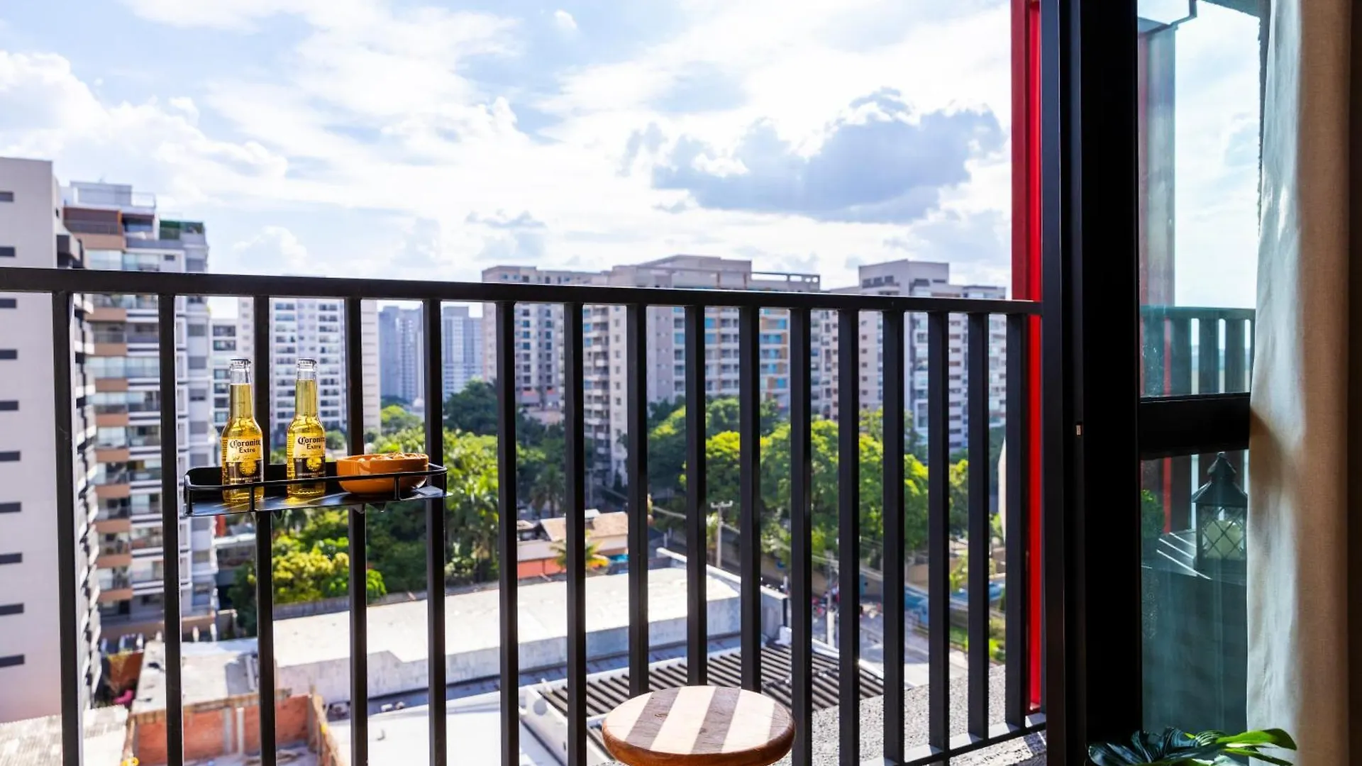 Prox. Shopping Ibirapuera C/ Ar | Brazilian Corner Apartment Sao Paulo