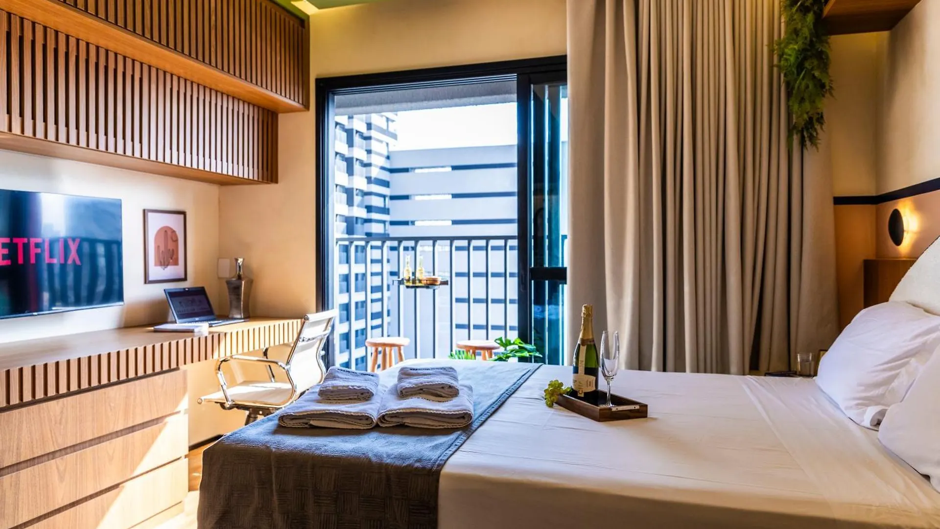 Prox. Shopping Ibirapuera C/ Ar | Brazilian Corner Apartment Sao Paulo